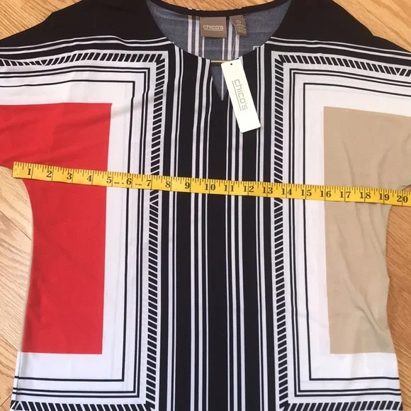 New! Chicos SZ 0 Cayenne 3/4 sleeve keyhole top. - Picture 6 of 9